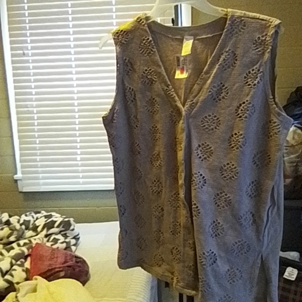 Sleeve less v neck systle sweater